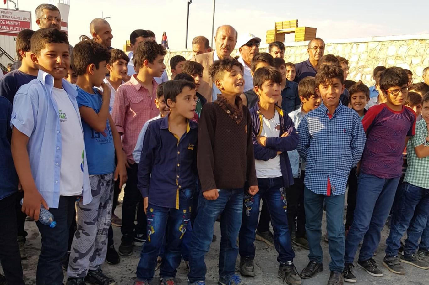 Öğrenciler Van Gölü'nü gezdi Öğrenciler Van Gölü'nü gezdi